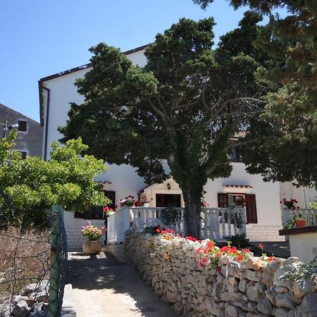 Apartments And Rooms With Parking Space Cunski, Losinj - 2498 Exteriör bild