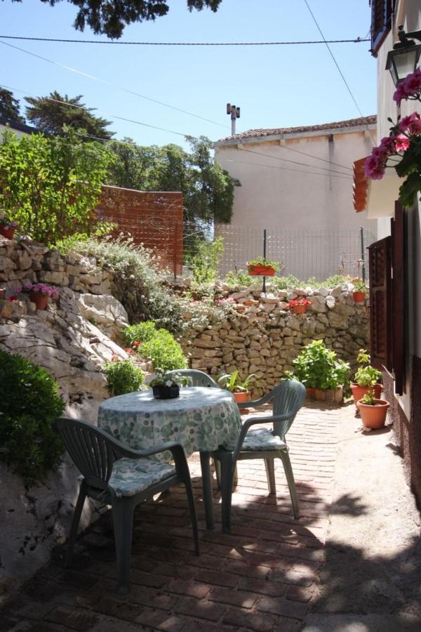 Apartments And Rooms With Parking Space Cunski, Losinj - 2498 Exteriör bild