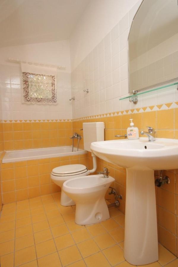Apartments And Rooms With Parking Space Cunski, Losinj - 2498 Exteriör bild