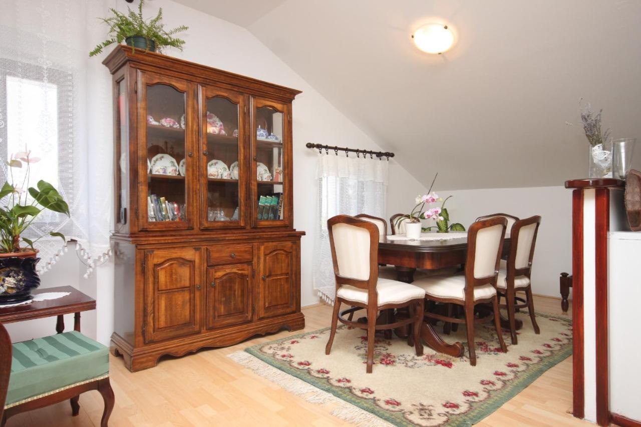 Apartments And Rooms With Parking Space Cunski, Losinj - 2498 Exteriör bild